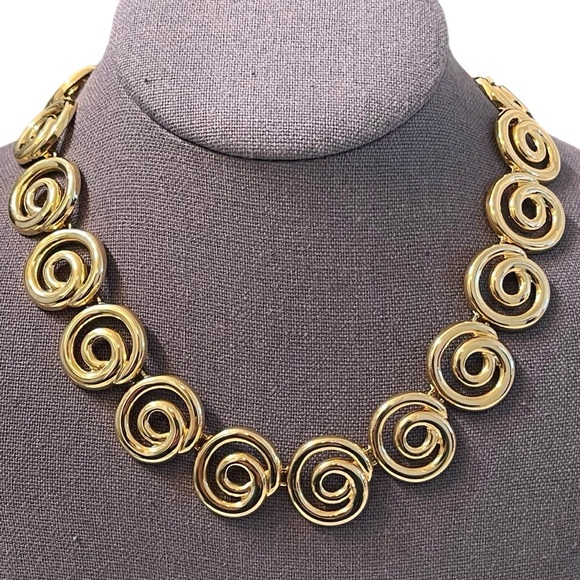 ❤️ Vintage Gold Tone Spirals Toggle Necklace - Picture 5 of 5